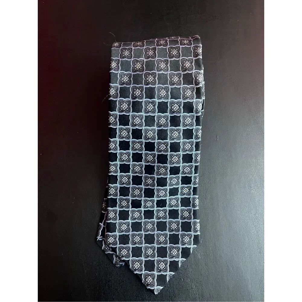 Ike Behar tie